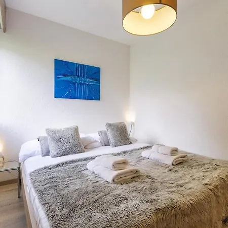 Lejlighed Stylish Condo W/ Parking, Terrace, Garden Access.