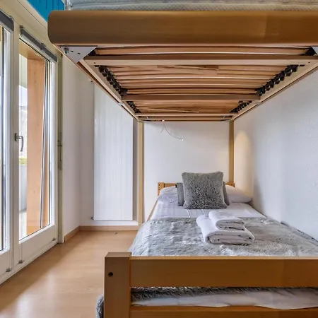 Stylish condo w/ parking, terrace, garden access. Apartamento *