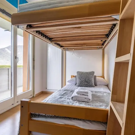 Apartamento Stylish condo w/ parking, terrace, garden access.
