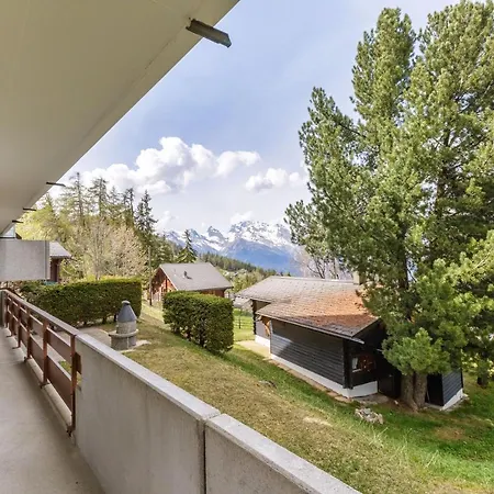 Apartamento Stylish condo w/ parking, terrace, garden access.