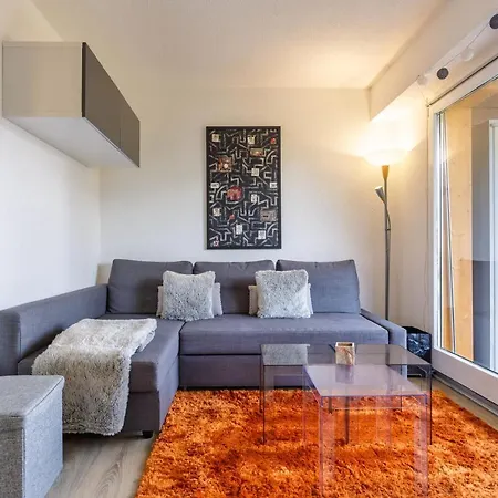 Lejlighed Stylish Condo W/ Parking, Terrace, Garden Access. *