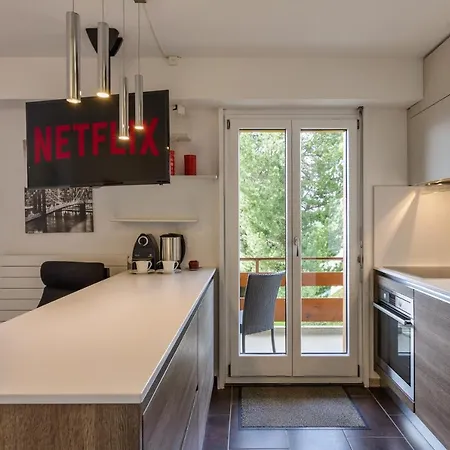 Stylish Condo W/ Parking, Terrace, Garden Access. Lejlighed