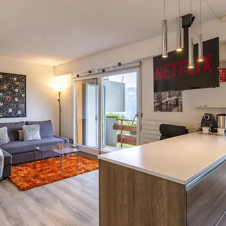 Stylish condo w/ parking, terrace, garden access. * Riddes
