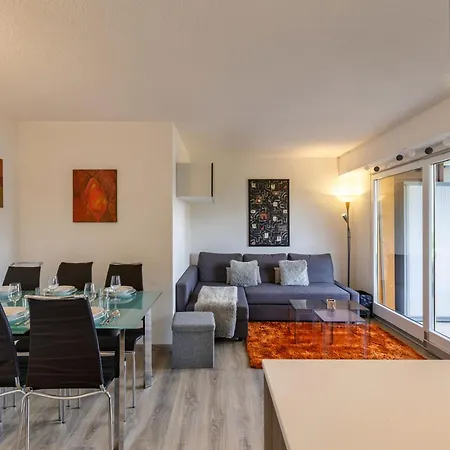 Lejlighed Stylish Condo W/ Parking, Terrace, Garden Access. *