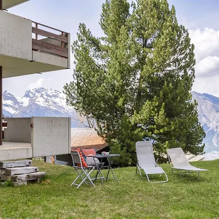 Stylish condo w/ parking, terrace, garden access. Riddes