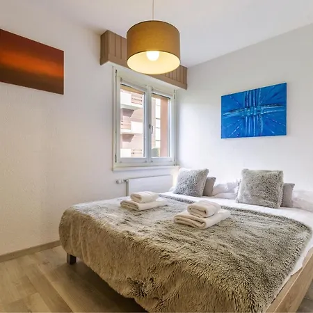 Stylish condo w/ parking, terrace, garden access. Apartamento *