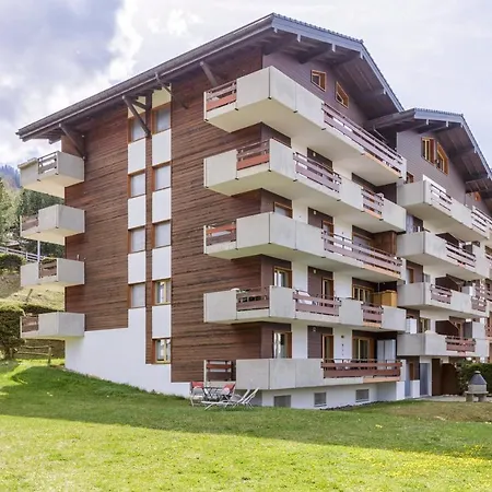Stylish Condo W/ Parking, Terrace, Garden Access. Apartman Riddes