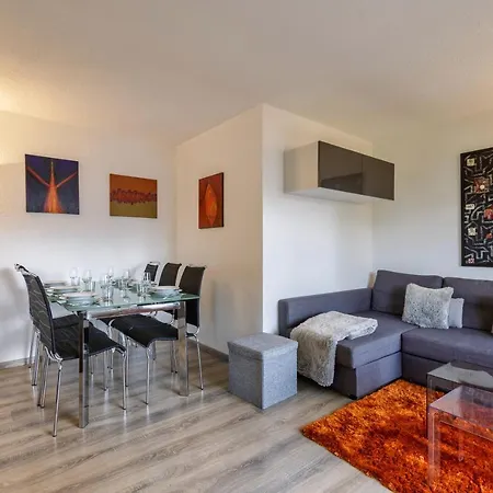 Stylish Condo W/ Parking, Terrace, Garden Access. Apartman *